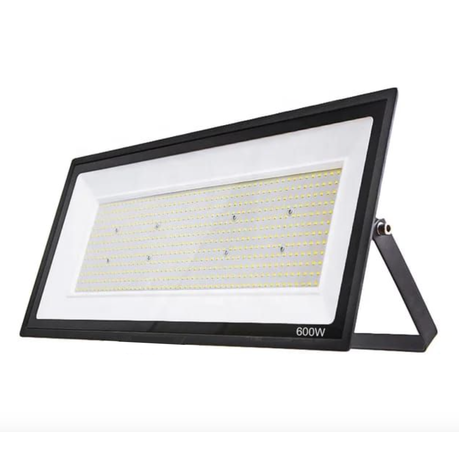 600W LED floodlight with IP66 waterproof rating, energy-efficient design, and cool white light—ideal for outdoor, industrial, and commercial lighting needs.